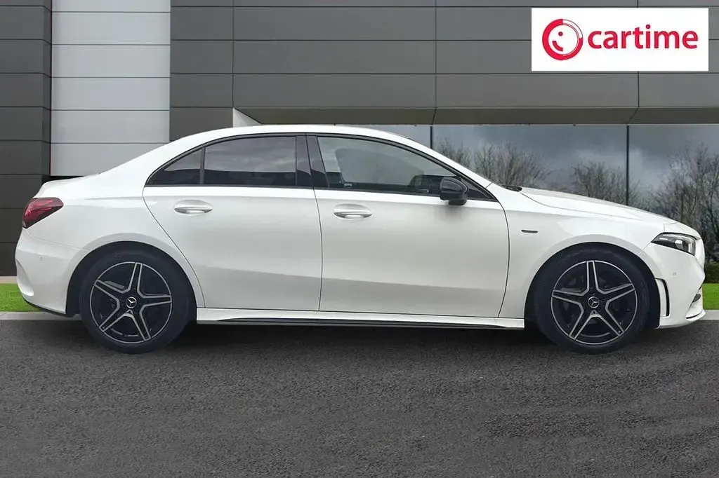 Used Mercedes A180 Executive 116 HP (85 kW) 2021 White Sedan