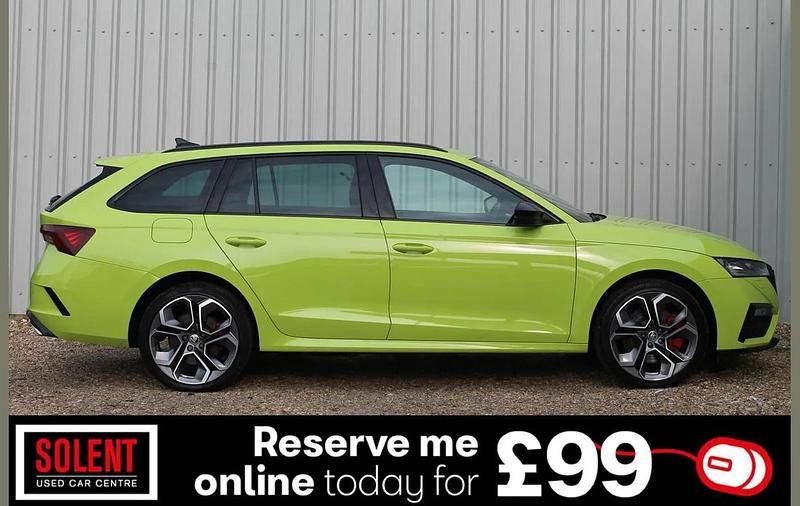 Used Skoda Octavia vRS 241 HP (177 kW) 2022 Green Estate