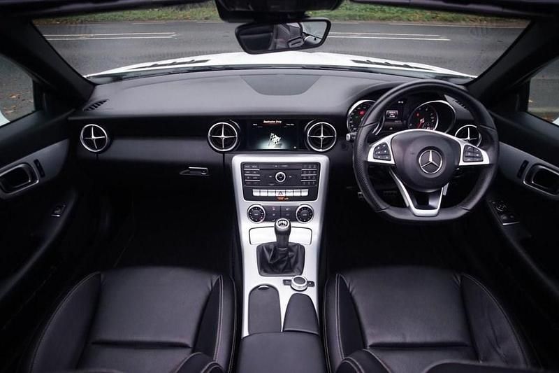 Used Mercedes SLC180 AMG line 156 HP (114 kW) 2019 White Cabriolet