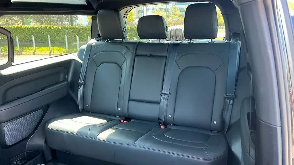 Usado Land Rover Defender HSE 249 HP (183 kW) 2022 Preto SUV