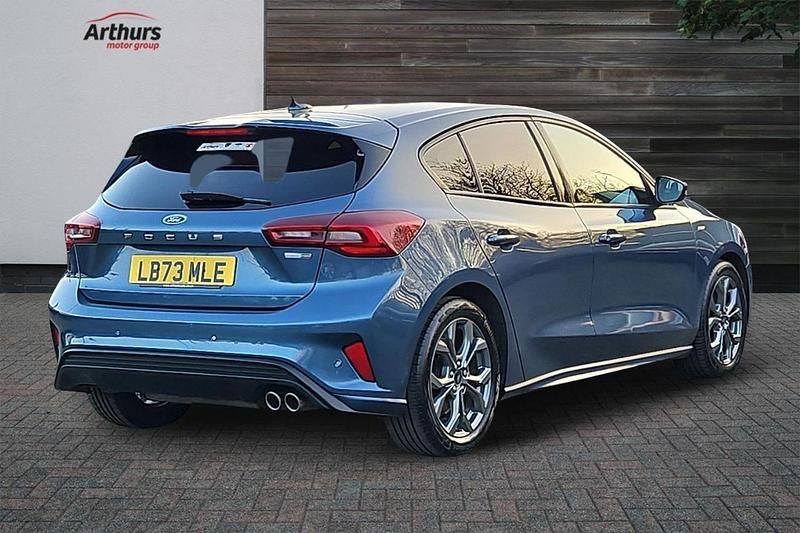 Used Ford Focus ST-Line 123 HP (90 kW) 2023 Blue Hatchback
