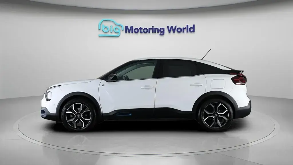 Begagnad Citroën e-C4 Shine 100 kW (136 HK) 2022 Halvkombi