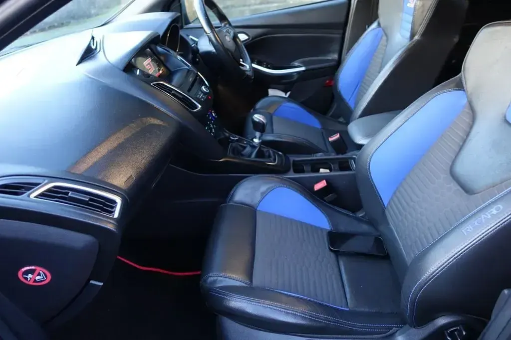 Used Ford Focus ST 185 HP (136 kW) 2016 Blue Hatchback
