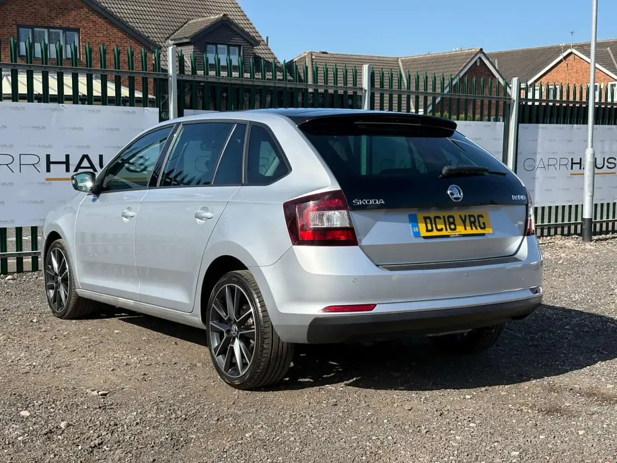 Gebraucht Skoda Rapid Sport 110 PS (80 kW) 2018 Silber Kleinwagen