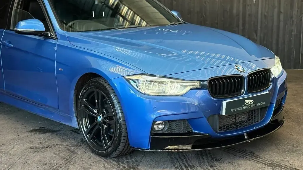 Usado BMW 320 M Sport 2016 Azul Familiar