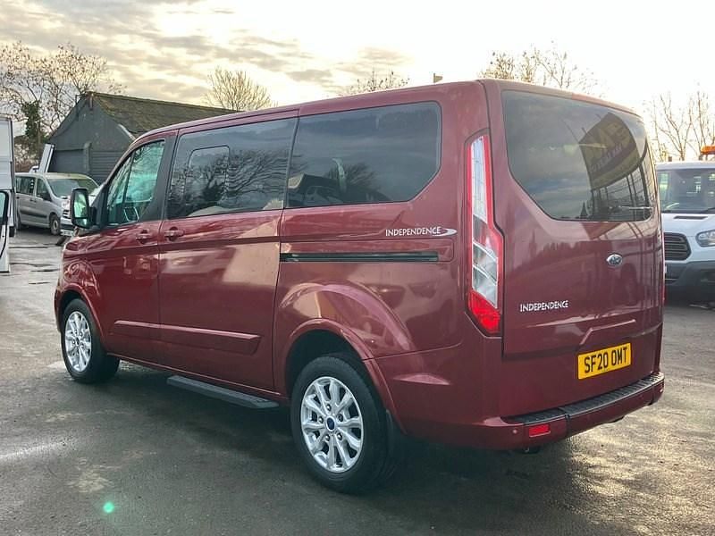 Used Ford Tourneo Titanium 130 HP (95 kW) 2020 Red MPV