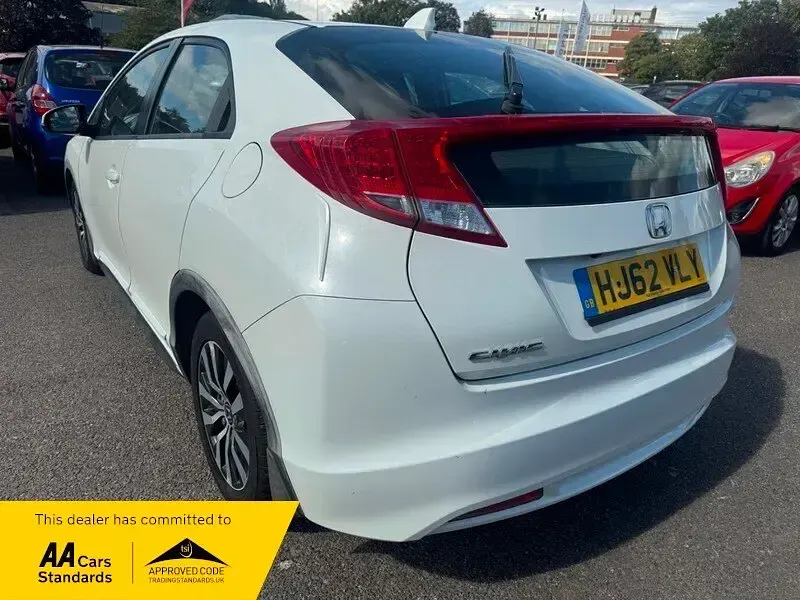 Used Honda Civic ES 150 HP (110 kW) 2012 White Hatchback