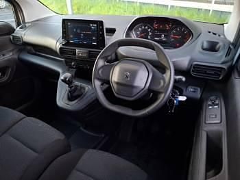 Used Peugeot Partner Premium 131 HP (96 kW) 2023 White MPV