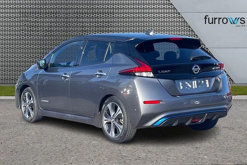 Begagnad Nissan Leaf Tekna 110 kW (150 HK) 2019 Halvkombi