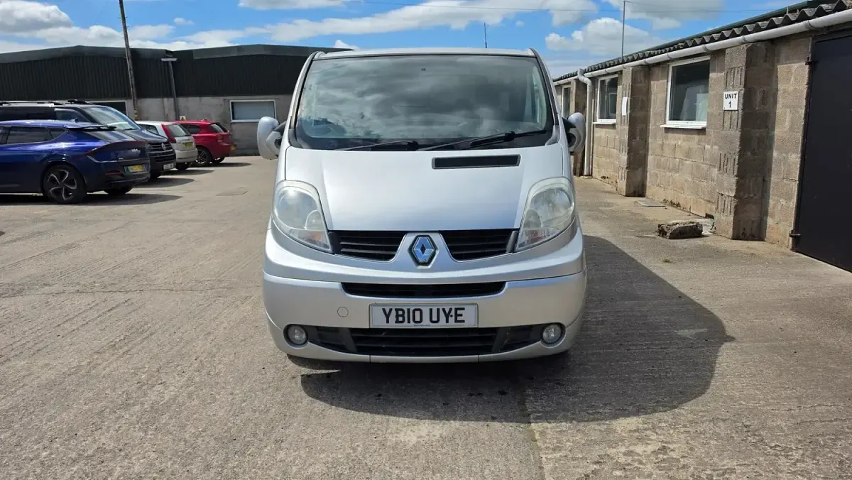 Used Renault Trafic 2010 Silver MPV