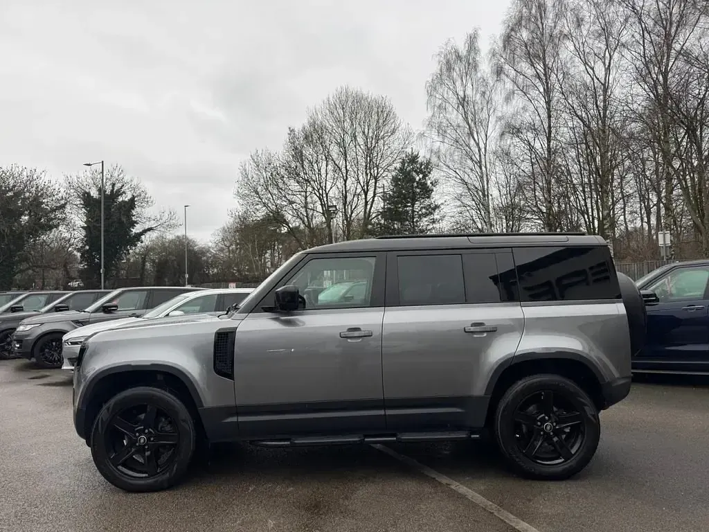 Usado Land Rover Defender SE 250 HP (183 kW) 2021 Cinzento SUV