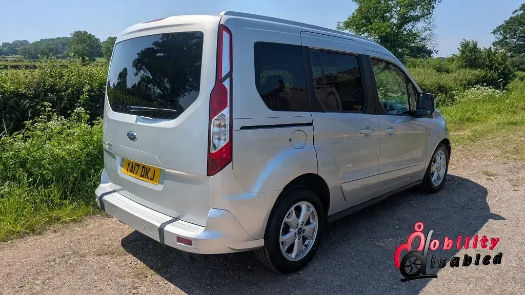 Used Ford Tourneo Connect Titanium 120 HP (88 kW) 2017 Silver MPV
