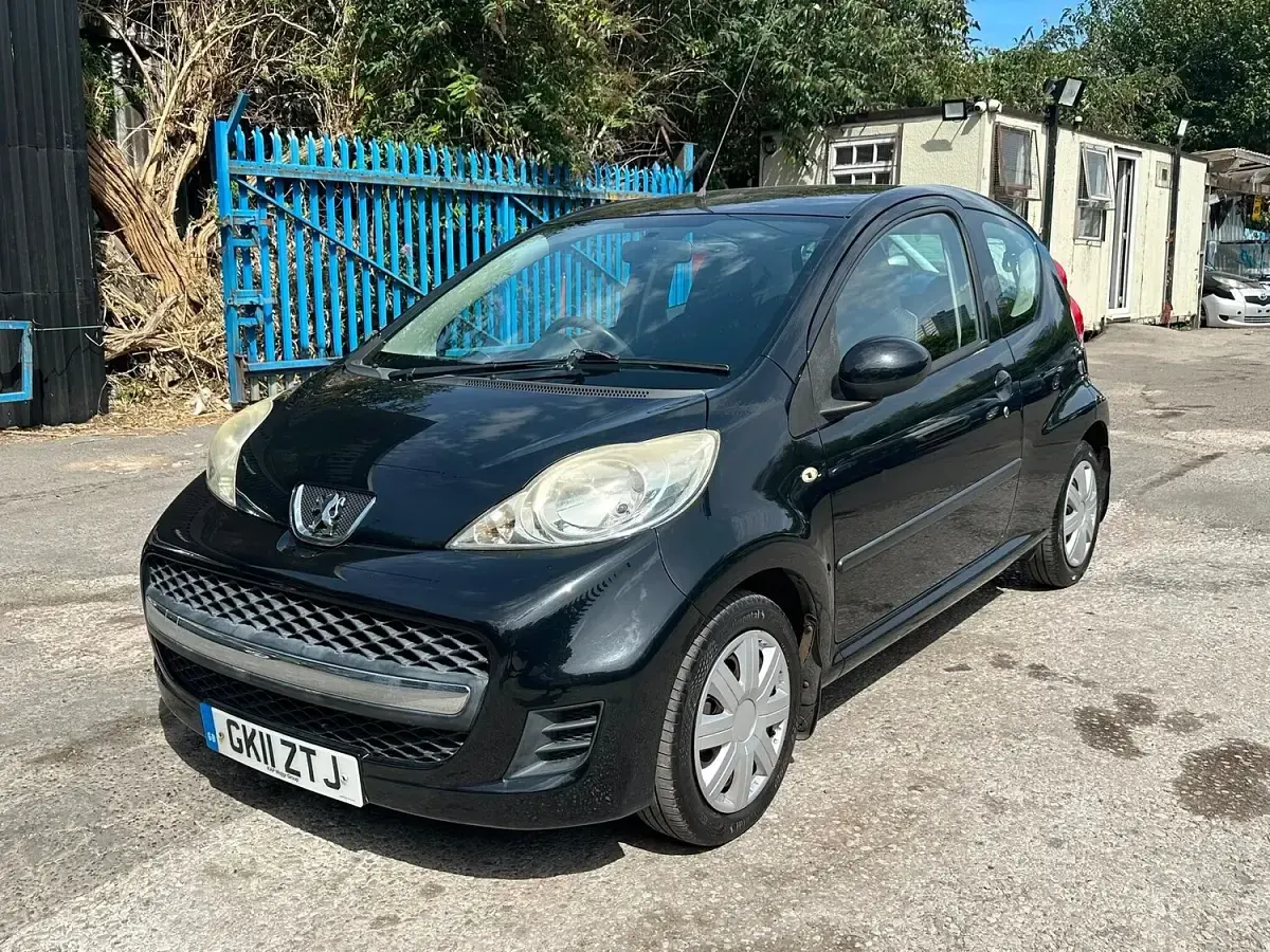 Used Peugeot 107 68 HP (50 kW) 2011 Black Hatchback