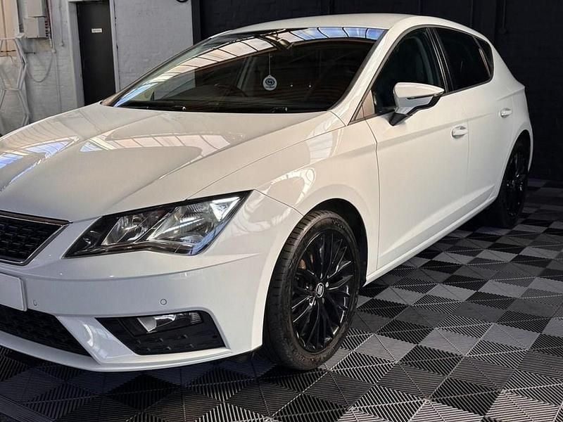 Used Seat Leon SE Dynamic 115 HP (84 kW) 2019 White Hatchback