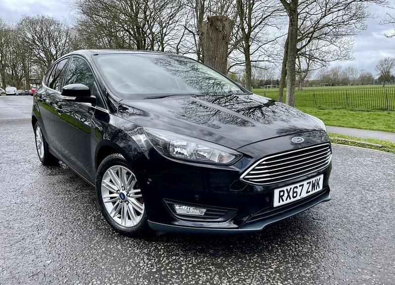 Used Ford Focus Zetec 120 HP (88 kW) 2017 Black Hatchback