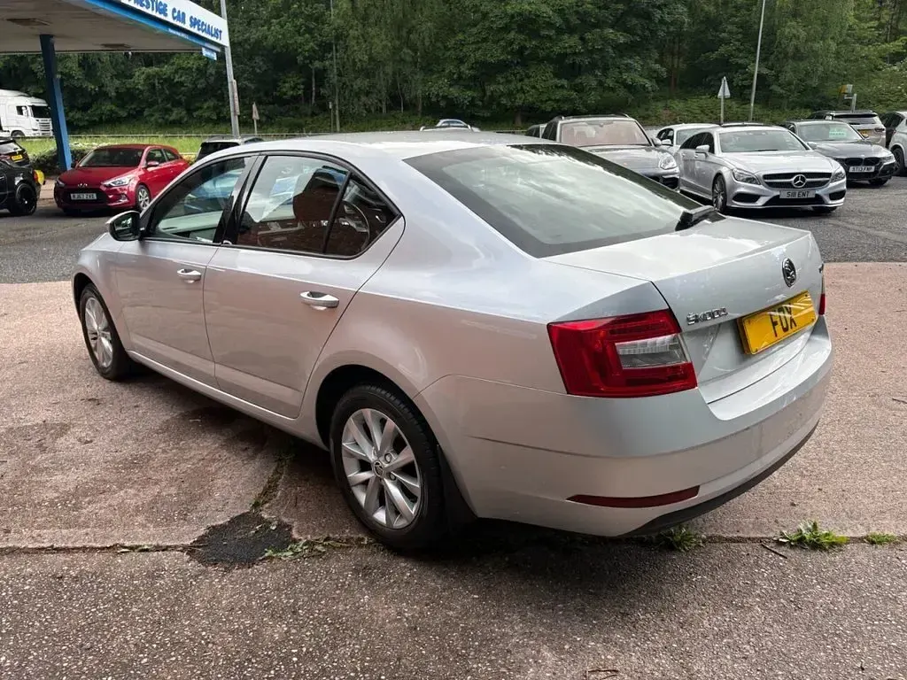 Used Skoda Octavia 115 HP (84 kW) 2017 Silver Hatchback