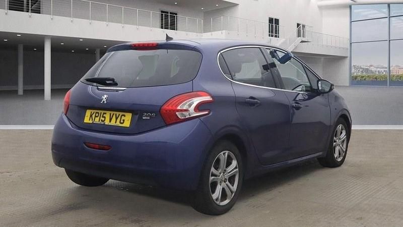 Used Peugeot 208 Allure 92 HP (67 kW) 2015 Blue Hatchback