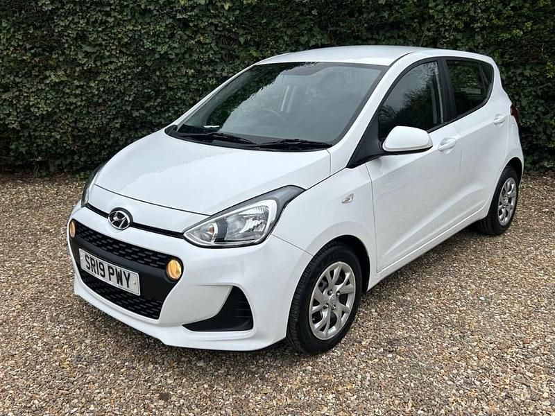 Used Hyundai i10 SE 67 HP (49 kW) 2019 White Hatchback