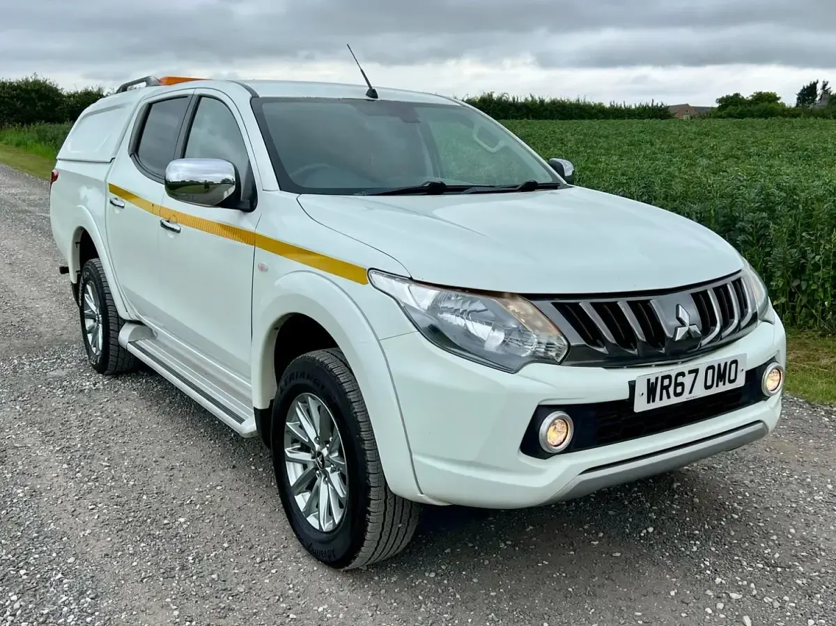 Used Mitsubishi L200 2017 White Pickup