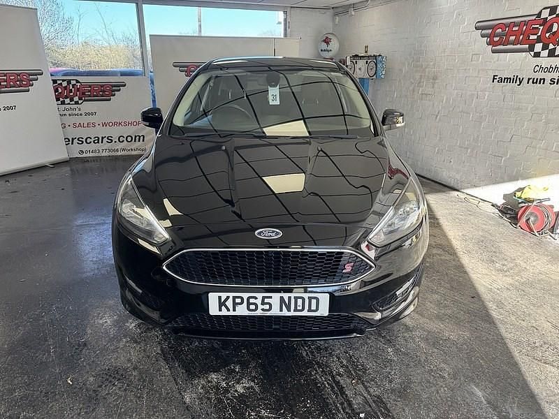 Usado Ford Focus Zetec 125 HP (91 kW) 2015 Preto Citadino