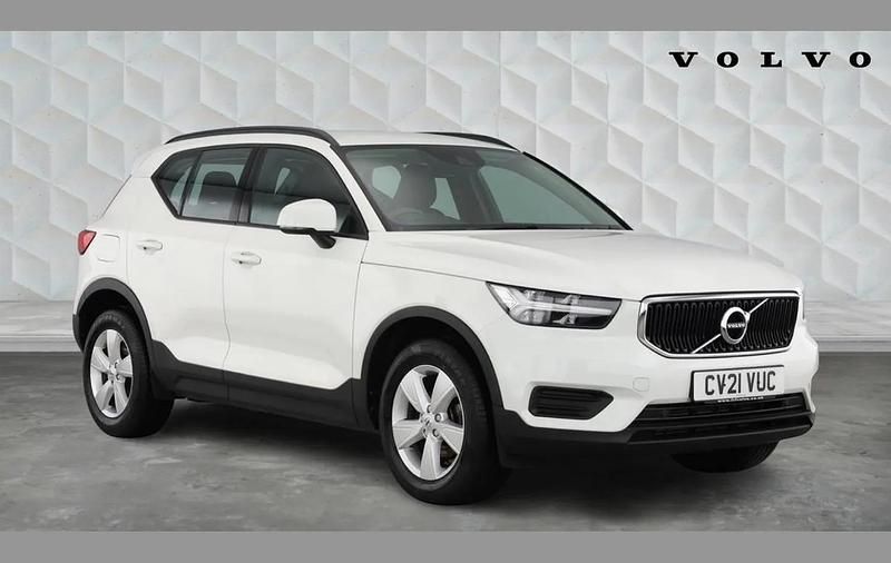 White Used 2021 Volvo XC40 Momentum SUV | £18,101 (Good price) - Image 1/4