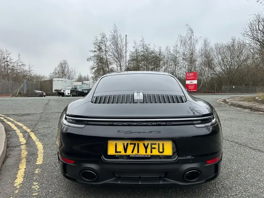 Usado Porsche 911 Carrera GTS 480 HP (353 kW) 2021 Preto Coupé