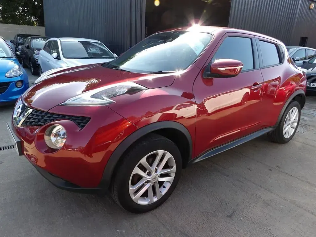 Used Nissan Juke N-Connecta 110 HP (80 kW) 2017 Red SUV