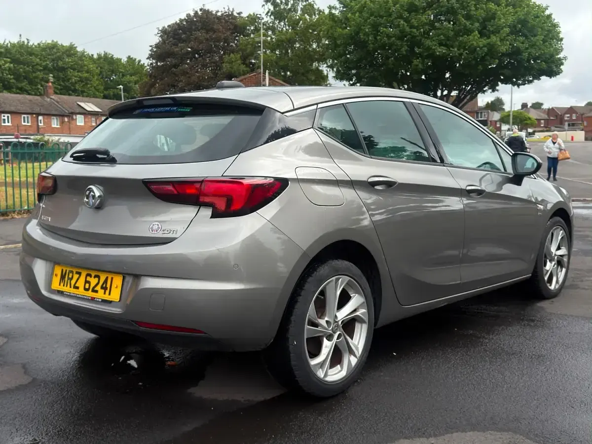 Used Vauxhall Astra SRi 136 HP (100 kW) 2017 Grey Hatchback