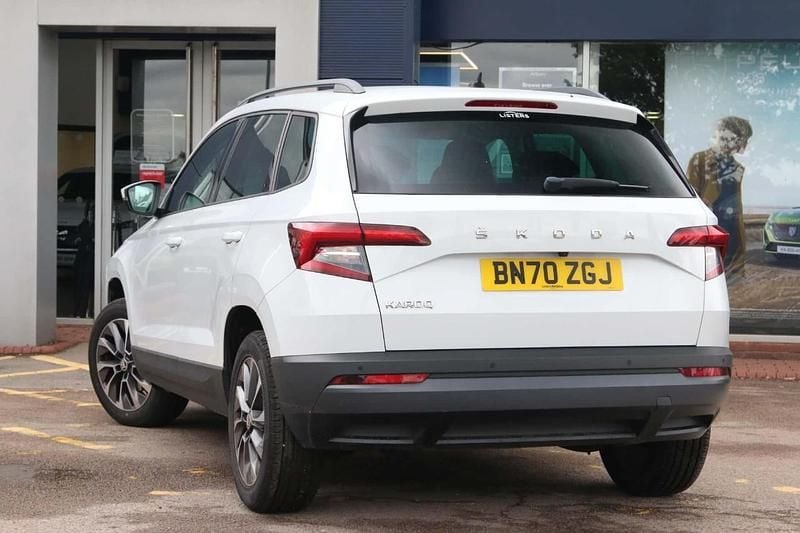 White Used 2020 Skoda Karoq SE Drive SUV | £13,749 (Good price) - Image 1/4