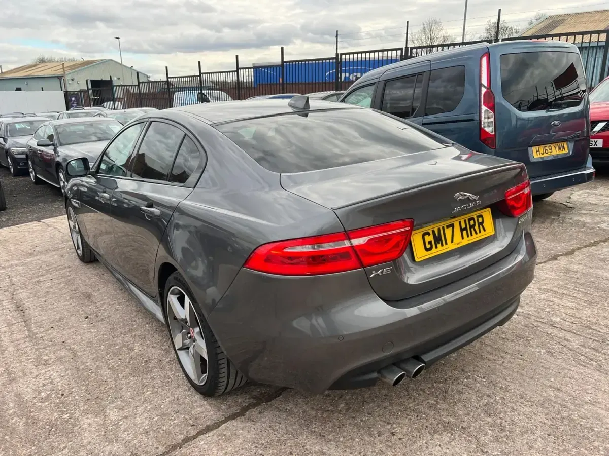 Używany Jaguar XE R-Sport 2017 Szary Sedan/Limuzyna