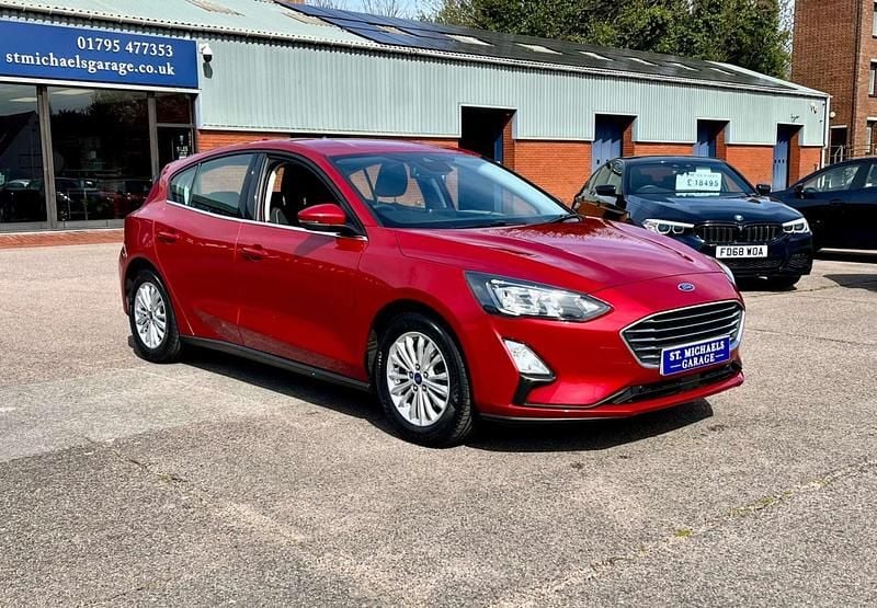 Usado Ford Focus Titanium 125 HP (91 kW) 2021 Vermelho Citadino