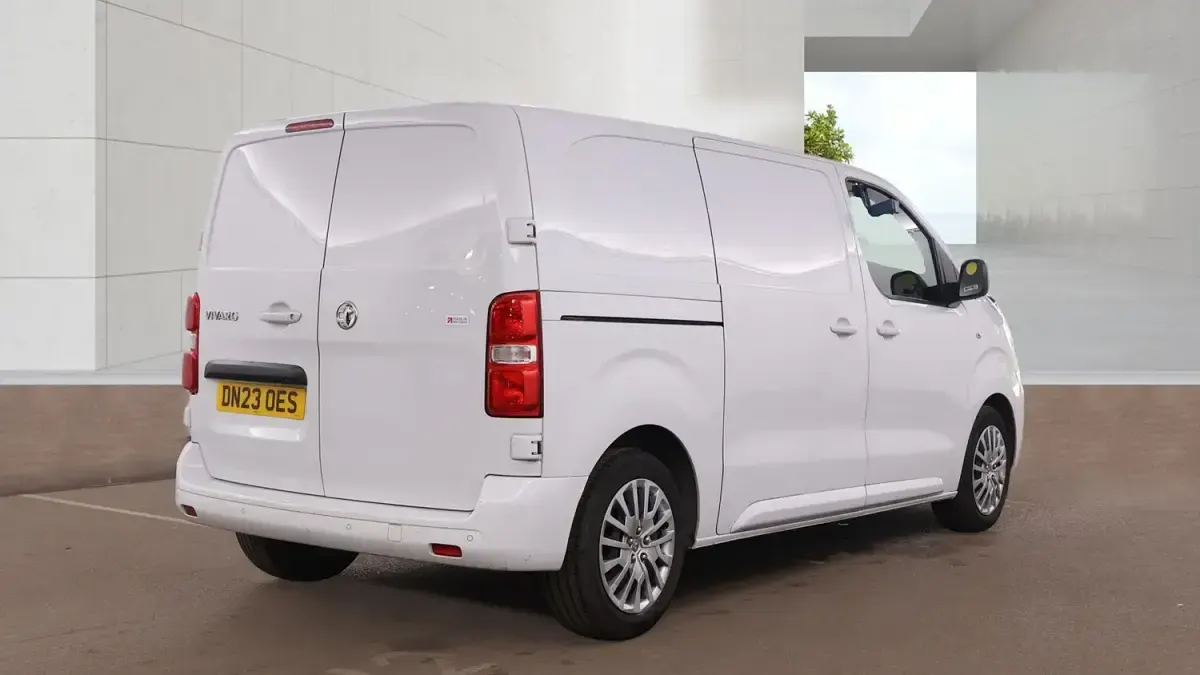 Used Vauxhall Vivaro 120 HP (88 kW) 2023 White MPV