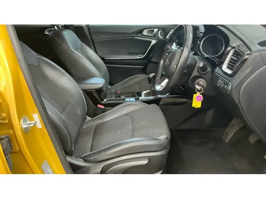 Used Kia XCeed 2020 Yellow SUV