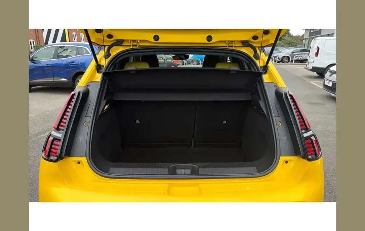 Used Renault R5 Iconic 110 kW (150 HP) 2025 Other Hatchback