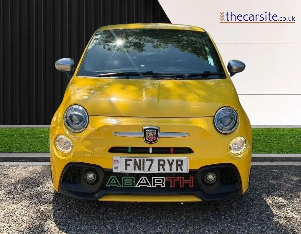 Used Abarth 595 Turismo 165 HP (121 kW) 2017 Yellow Hatchback
