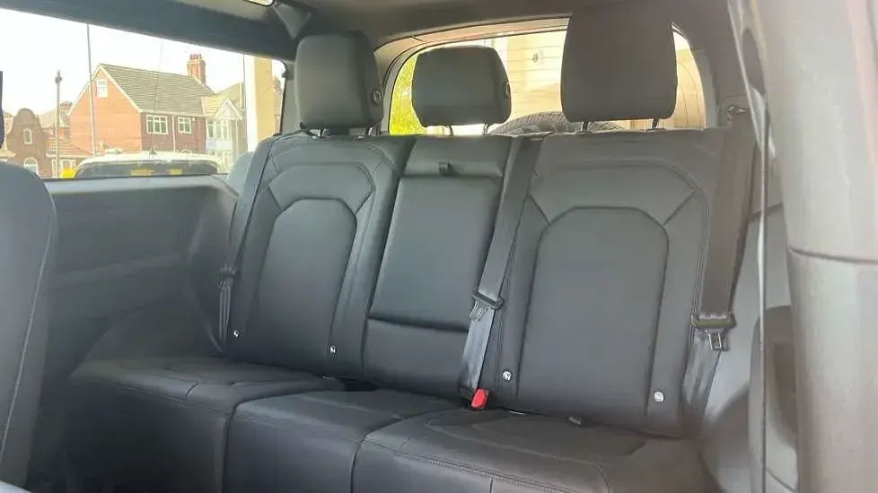 Używany Land Rover Defender SE Dynamic 249 KM (183 kW) 2025 Biały SUV
