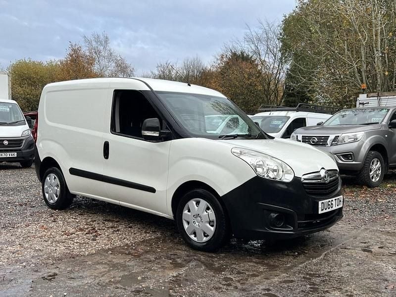 White Used 2017 Vauxhall Combo S Van | £3,494 (Good price) - Image 1/4