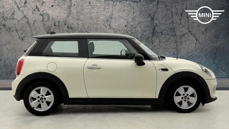 Used Mini Cooper Classic 134 HP (98 kW) 2019 White Hatchback