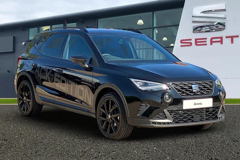 Black roof New 2025 Seat Arona Black Edition SUV | £23,453 - Image 1/4