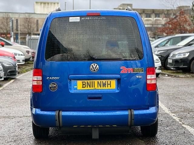 Usado VW Caddy Life 101 HP (74 kW) 2011 Azul Monovolume