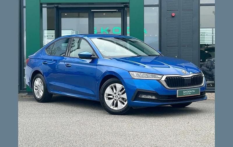 Race blue metallic Used 2023 Skoda Octavia SE Hatchback | £17,500 (Good price) - Image 1/4