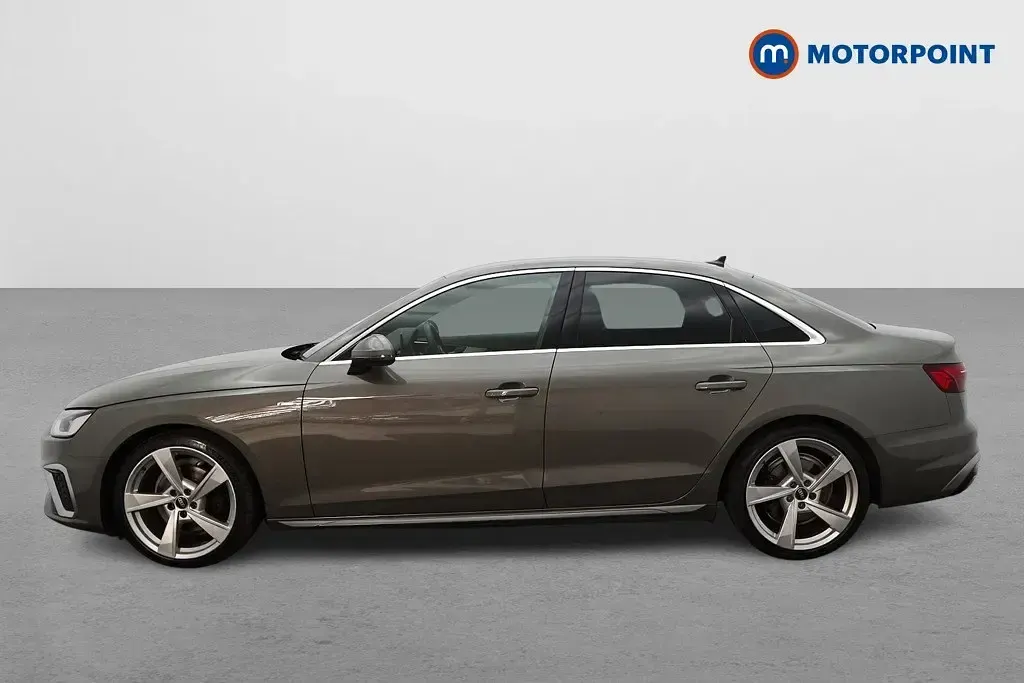 Begagnad Audi A4 S-Line 2023 Grå Sedan