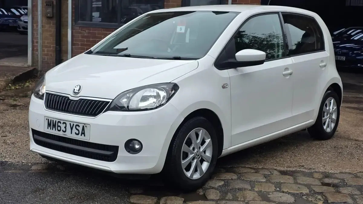 Used Skoda Citigo Elegance 75 HP (55 kW) 2014 White Hatchback