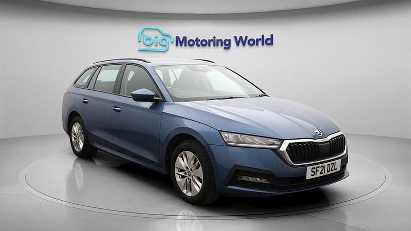 Used Skoda Octavia SE Technology 110 HP (80 kW) 2021 Blue Estate
