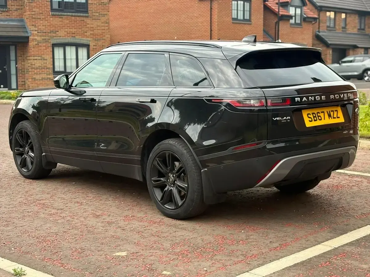 Used Land Rover Range Rover Velar SE 240 HP (176 kW) 2018 Black SUV