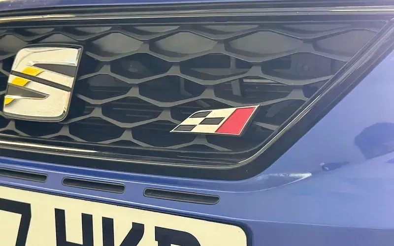 Used Seat Leon CUPRA 300 HP (220 kW) 2017 Blue Hatchback