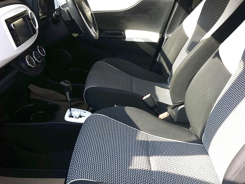 Used Toyota Yaris Multidrive S 2013 White Hatchback