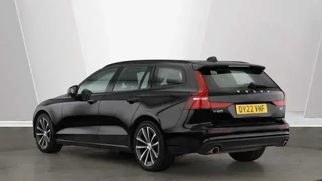 Used Volvo V60 Momentum 163 HP (119 kW) 2022 Black Estate