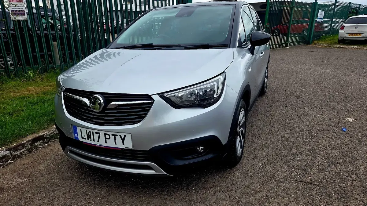 Used Vauxhall Crossland X S 99 HP (72 kW) 2017 Silver SUV