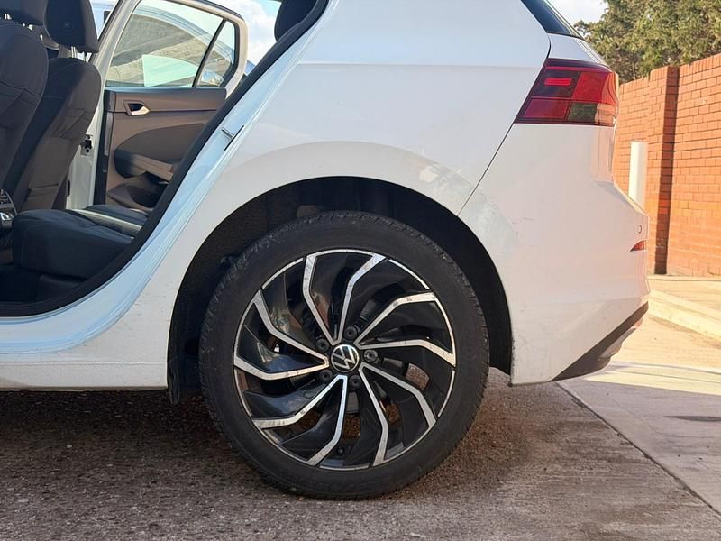 Używany VW Golf VII Style 130 KM (95 kW) 2021 Biały Hatchback